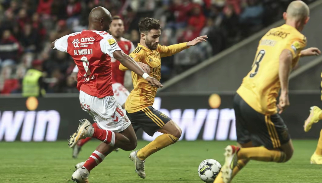 本菲卡训练开放日,集结日临场应变引欢呼,葡超在即,赛程密集仍需轮换的简单介绍 本菲卡训练开放日,集结日临场应变引欢呼,葡超在即,赛程密集仍需轮换的简单介绍